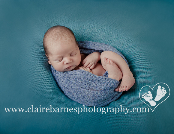 newborn-photo-of-baby-boy-in-blue-wrap-islington-london